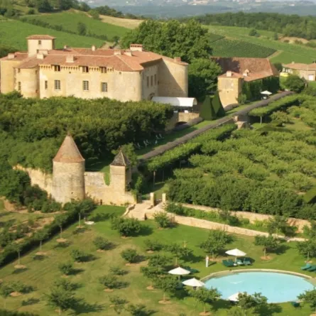 لقطة خارجية لفندق قلعة شاتو دو بانيول