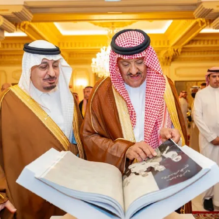 خلال تدشين كتاب الأمير سعود الفيصل- الصورة من حساب مؤسسة الملك فيصل الخيرية على منصة إكس 