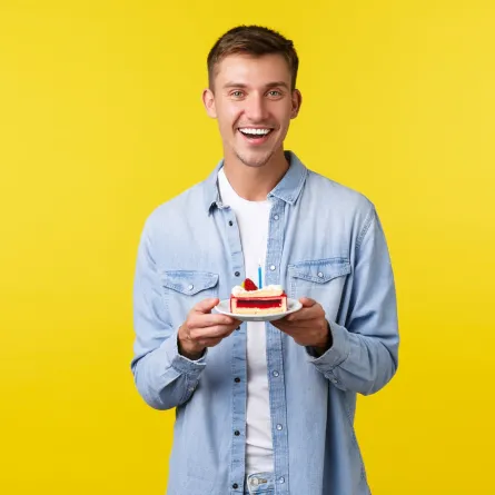 تفسير حلم أكل الحلويات للرجل- مصدر الصورة:   Freepik by benzoix