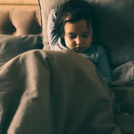 صورة طفلة تعاني من الكوابيس