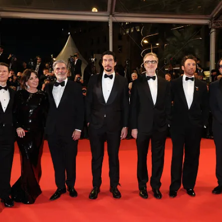 نجوم فيلم Paper Tiger في العرض الخاص للفيلم بمهرجان كان السينمائي 2026- مصدر الصورة:Hoda Davaine/Getty Images 