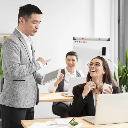إدارة العلاقات جزء من نجاح العمل الحر - المصدر freepik