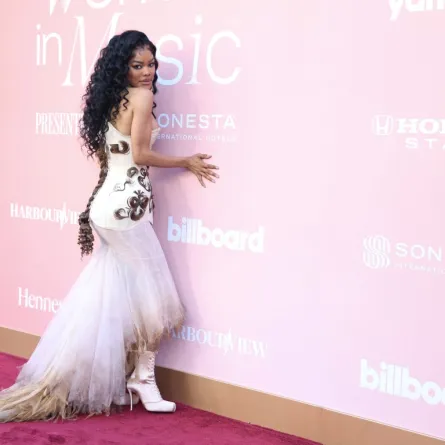 النجمة تيانا تايلورTeyana Taylor في حفل بيلبورد للموسيقى Billboard Women in Music - (مصدر الصورة  VALERIE MACON / AFP)