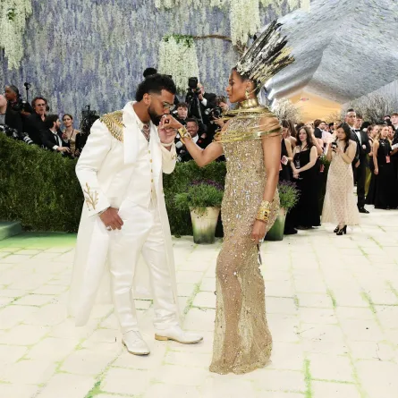 راسل ويلسون Russell Wilson وسيارا Ciara في حفل ميت غالا 2026. مصدر الصورة: Mike Coppola/Getty Images/AFP