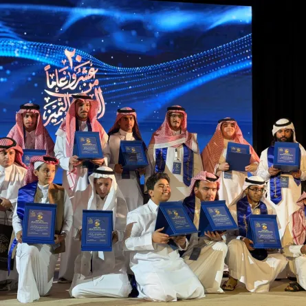 مجموعة من الطلاب الفائزين بجائزة الشيخ محمد بن صالح بن سلطان 