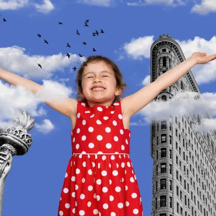صورة لطفلة تلامس السحاب