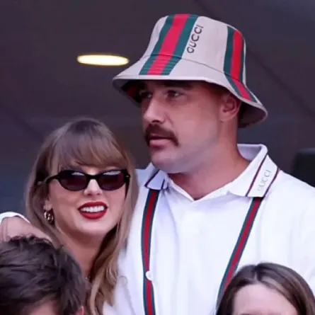 تايلور سويفت وترافيس كيلسي Taylor Swift and Travis Kelce - مصدر الصورة Photo by JAMIE SQUIRE / GETTY IMAGES NORTH AMERICA / Getty Images via AFP