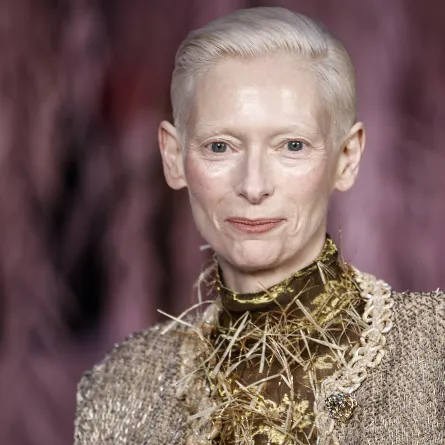 تيلدا سوينتون Tilda Swinton في أسبوع الموضة في باريس. مصدر الصورة: Sebastien DUPUY / AFP