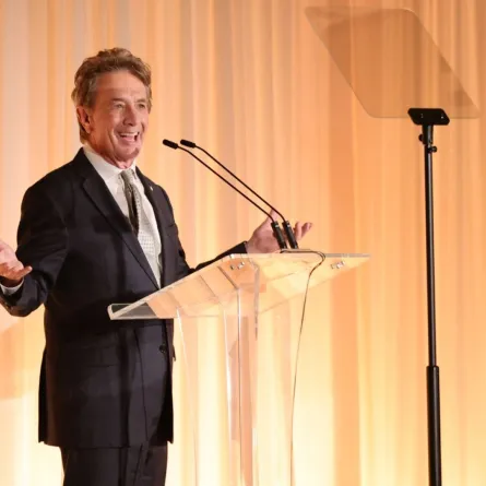 مارتن شورت في بيفرلي هيلز، كاليفورنيا (Martin Short in Beverly Hills, California). مصدرالصورة: Emma McIntyre/Getty Images for Netflix/AFP