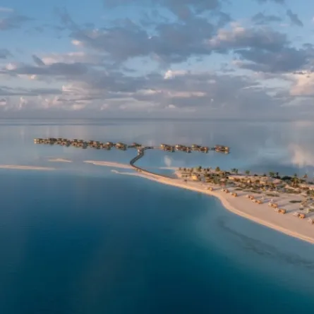 إطلالة على منتجع سانت ريجيس البحر الأحمر/ الصورة صفحة thestregisredsea  الرسمية على انستغرام