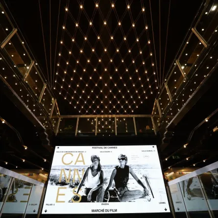 الملصق الدعائي لمهرجان كان السينمائي 2026 - Photo by Sameer AL-DOUMY / AFP