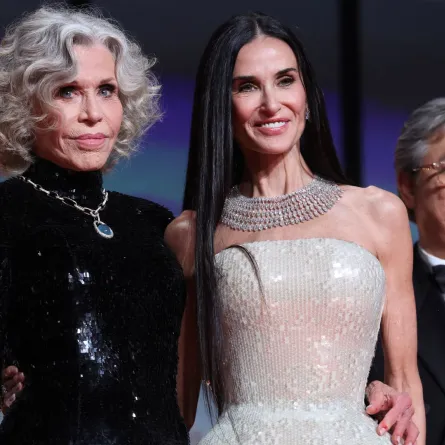 جين فوندا Jane Fonda وديمي مور Demi Moore في حفل افتتاح مهرجان كان السينمائي 2026. مصدر الصورة: Valery HACHE / AFP