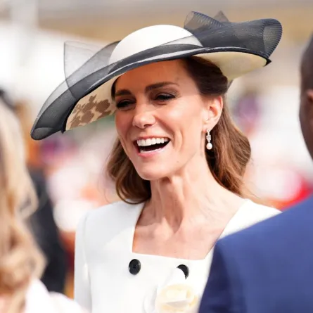 كاثرين (كيت ميدلتون) في قصر باكنغهام بلندن ( Catherine at Buckingham Palace, in London). مصدر الصورة: Aaron Chown / POOL / AFP