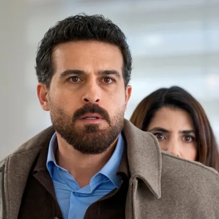ورد ونجم في موقف صعب - الصورة سكرين شوت من الحلقة 77