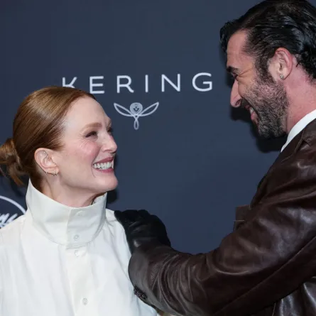 جوليان مور Julianne Moore وجوردان فرستمان Jordan Firstman في فعالية المرأة في الحركة 2026. مصدر الصورة: SAMEER AL-DOUMY / AFP