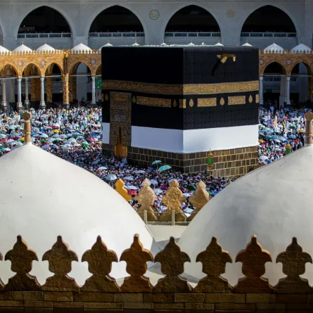 الحجيج يحجون بيت الله الرحام 