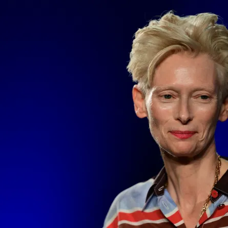 تيلدا سوينتون Tilda Swinton في الدورة التاسعة والسبعين لمهرجان كان السينمائي في مدينة كان - Photo by Olivier CHASSIGNOLE / AFP