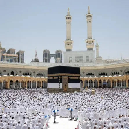 توافق فلكي استثنائي يزين سماء مكة في يوم عرفة