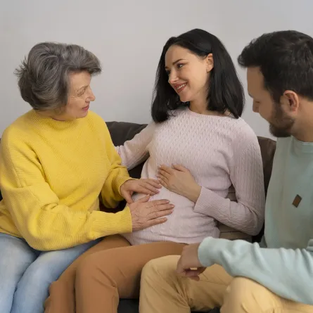 صورة لحامل بصحبة عائلتها