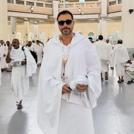 أحمد السعدني أثناء أداء مناسك العمرة