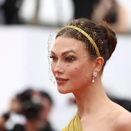 كارلي غلوس Karlie Kloss في مهرجان كان السينمائي في العام 2023 (مصدر الصورة:  Mike Marsland/WireImage)