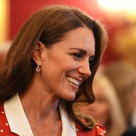 كاثرين (كيت ميدلتون) في قصر سانت جيمس بلندن، إنجلترا ( Catherine at St James's Palace in London, England). مصدر الصورة: Jonathan Brady - Pool/Getty Images