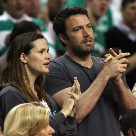 جينيفر جارنر وبن أفليك Jennifer Garner and Ben Affleck عام 2009 - Photo by ELSA / GETTY IMAGES NORTH AMERICA / Getty Images via AFP