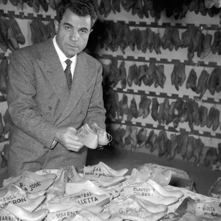 المصمم سالفاتور فيراغامو Salvatore Ferragamo- (مصدر الصورة  Enzo Graffeo/BIPs/Getty Images)