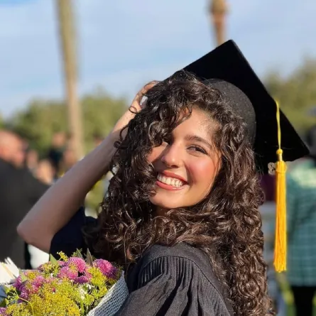 قبل يوم التخرج .. استوحي تسريحتك من أشهر نجمات جيل زد لاطلالة لا تنسى