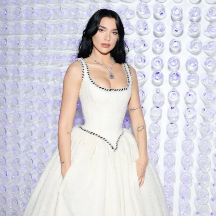 النجمة دوا ليبا Dua Lipa- (مصدر الصورة Cindy Ord/MG23/Getty Images for The Met Museum/Vogue)