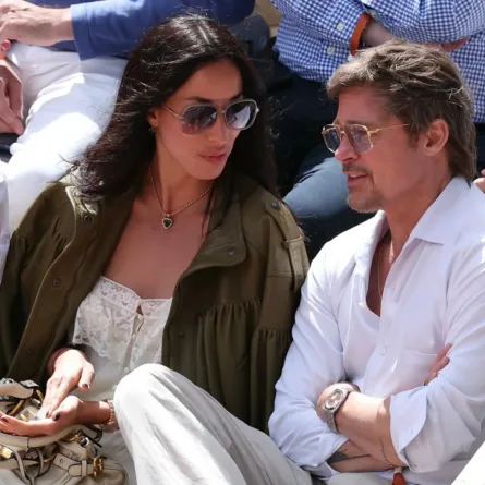 براد بيت Brad Pitt وإينيس دي رامون Ines de Ramon في نهائي سيدات بطولة فرنسا المفتوحة 2026. مصدر الصورة: ALAIN JOCARD / AFP