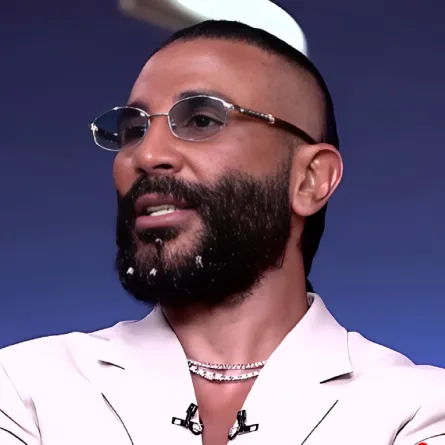 أحمد سعد- الصورة من شاشة عرض برنامج الحكاية