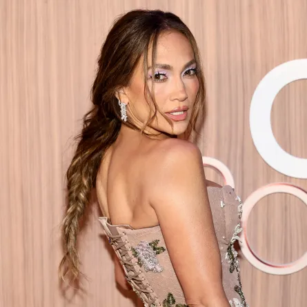 جينيفر لوبيز في نيويورك - Jennifer Lopez in New York City. مصدر الصورة: Theo Wargo / GETTY IMAGES NORTH AMERICA / Getty Images via AFP