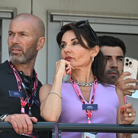 أشهر 7 لاعبين عالميين يظهرون في ملاعب 2026 لدعم أبنائهم (مصدر الصورة: Photo by GABRIEL BOUYS : POOL : AFP)