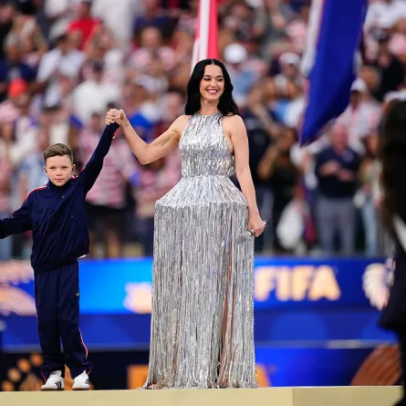 كاتي بيري Katy Perry مع تيوس لوك Tius Luk في افتتاح كأس العالم 2026 (مصدر الصورة  Europa Press Sports/Europa Press via Getty Images)