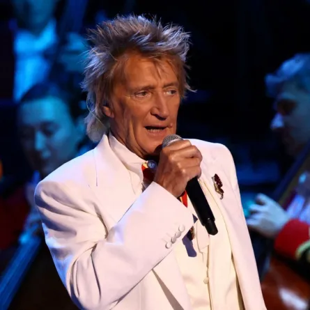 رود ستيوارت في قاعة ألبرت الملكية بلندن (Rod Stewart at the Royal Albert Hall, in London). مصدر الصورة: Jack Taylor / POOL / AFP