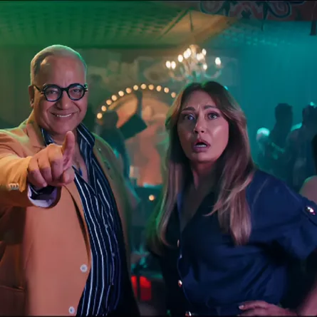 ليلى علوي وبيومي فؤاد- الصورة من شاشة عرض برومو فيلم ابن مين فيهم؟