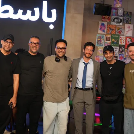 فريق عمل فيلم باسط للعضلات