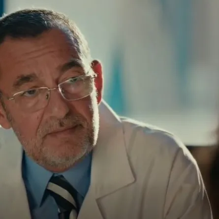 محمد مرزبان في ورد على فل وياسمين- الصورة من شاشة عرض المسلسل
