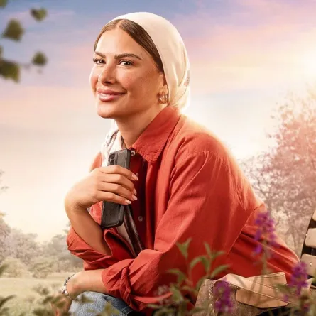 صبا مبارك على الملصق الدعائي لمسلسل ورد على فل وياسمين - الصورة من صفحة منصة شاهد على إنستغرام