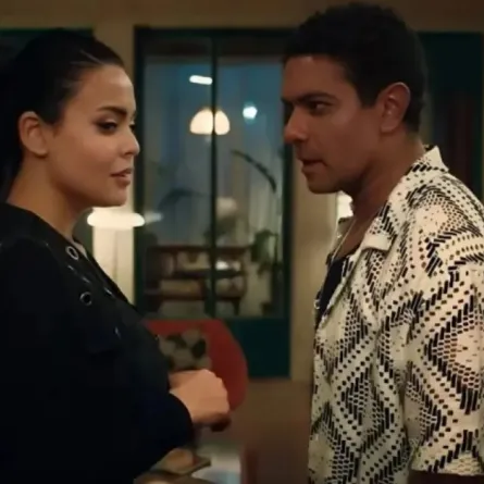 آسر ياسين وأسماء جلال من فيلم إن غاب القط - الصورة من الشركة المنتجة للفيلم