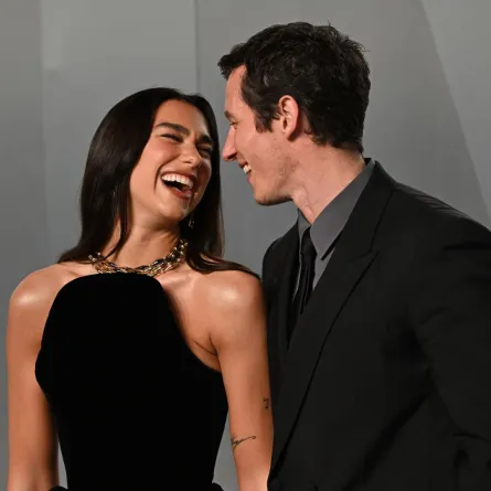 دوا ليبا وكالوم تورنر في لوس أنجلوس، كاليفورنيا (Dua Lipa and Callum Turner in Los Angeles, California, USA). مصدر الصورة: Doug Peters/PA Images via Getty Images