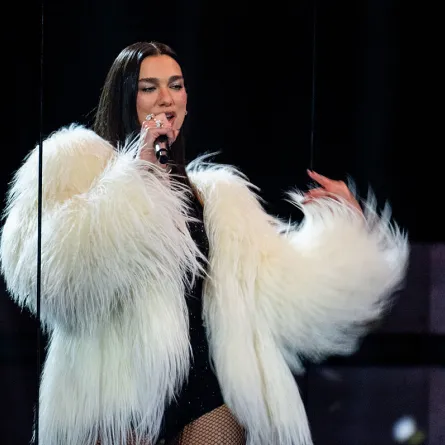 النجمة دوا ليبا Dua Lipa- (مصدر الصورة Shirlaine Forrest/Redferns)