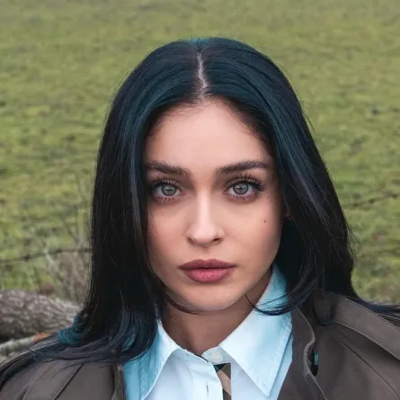 جيمري بايسال Cemre Baysel - الصورة من حسابها على انستغرام