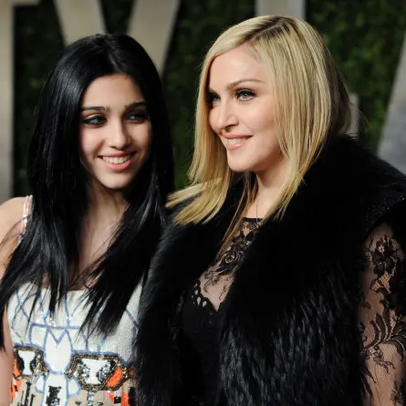 مادونا وابنتها لوردس ليون في ويست هوليود، كاليفورنيا ( Madonna and daughter Lourdes Leon in West Hollywood, California). مصدر الصورة: Jon Kopaloff/FilmMagic