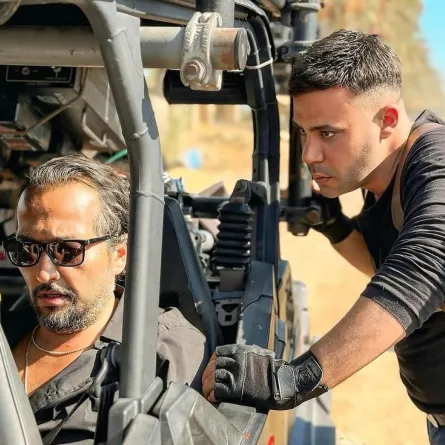 محمد إمام برفقة المخرج حسين المنباوي في كواليس صقر وكناريا -  الصورة من صفحته على إنستغرام