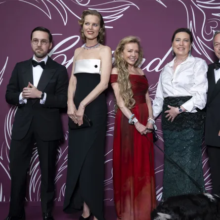 من اليمين إلى اليسار: Karl-Friedrich Scheufele ،و Christine Scheufele، و Caroline Scheufele، و Eva Herzigova، و Karl-Fritz