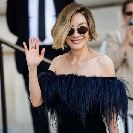ميشيل يوه Michelle Yeoh في أسبوه الهوت كوتور في باريس 2026. مصدر الصورة: GEOFFROY VAN DER HASSELT / AFP