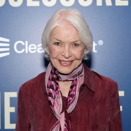 إيلين بورستين في مدينة نيويورك (Ellen Burstyn in New York City) - مصدر الصورة:  Dia Dipasupil / GETTY IMAGES NORTH AMERICA / Getty Images via AFP