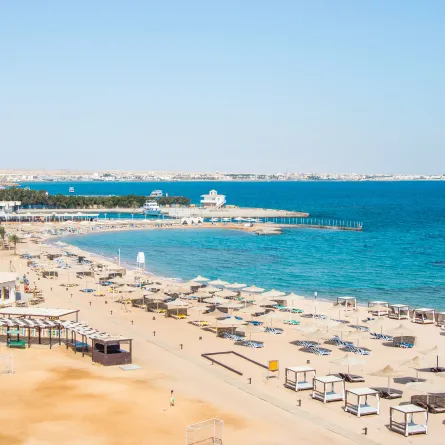 الساحل الشمالي المصري يتميز بشواطئه ذات الرمال البيضاء النقية